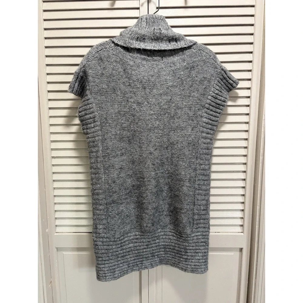 Forever 21 Turtleneck Cable Knit Sweater Gray‎ Sleeveless Sequins Size Small